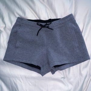 Lululemon On the Fly Short Woven 2.5"